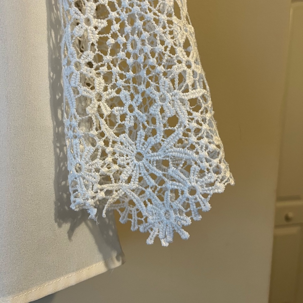 *READ DESCRIPTION* Lace Flowy Blouse - Picture 2 of 6